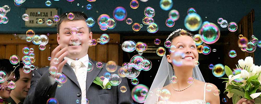 ▷ Decora tu boda con una máquina de burbujas - invitaciones y detalles  originales