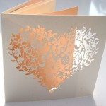 invitacion de boda original con corazones