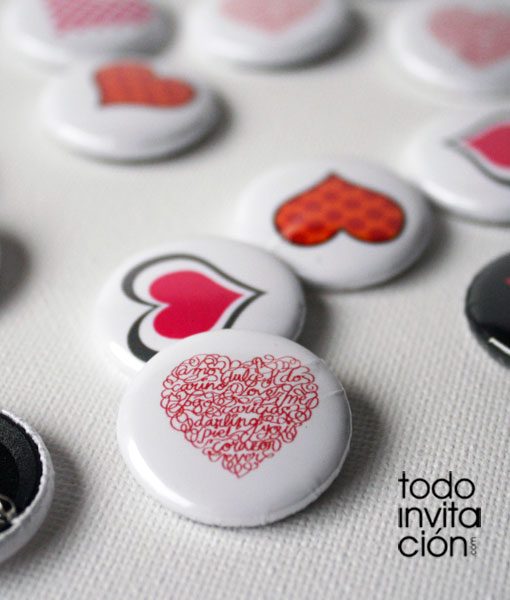 chapas divertidas para bodas corazones