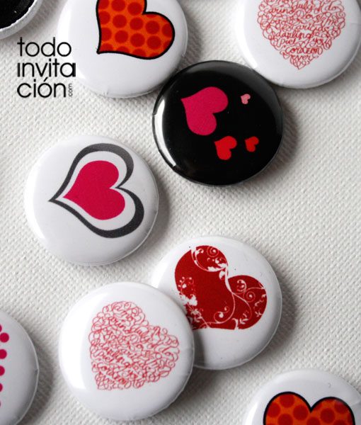 chapas divertidas para bodas corazones