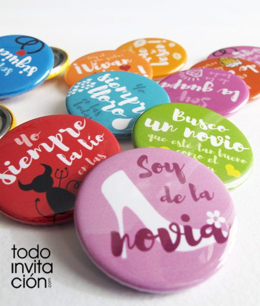 chapas divertidas para bodas frases