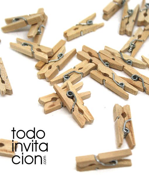 mini pinzas de madera